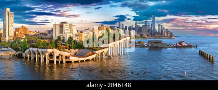 Little Island, Pier 55 Little Island am Pier 55 ist ein künstlicher Inselpark am Hudson River westlich von Manhattan in New York City, neben Hudson Stockfoto