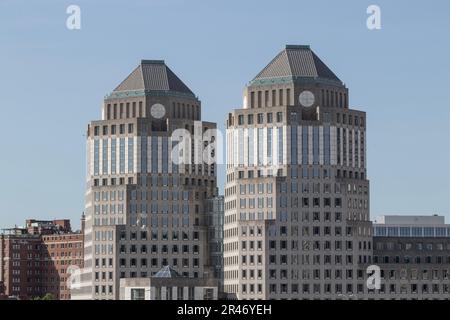 Cincinnati - circa Mai 2023: Hauptquartier und Türme von Procter & Gamble. Procter & Gamble stellt beliebte Verbrauchermarken wie Tide, Pampers und Charmi her Stockfoto