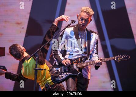 Leipzig, Deutschland. 26. Mai 2023. Martin Gore von Depeche Mode ist auf der Festwiese für das erste Konzert der „Memento Mori Tour 2023“. Es ist die erste Tour ohne Keyboardist Fletcher, der genau vor einem Jahr im Alter von nur 60 Jahren starb. In Deutschland sind insgesamt acht Konzerte geplant. Kredit: Jan Woitas/dpa/Alamy Live News Stockfoto