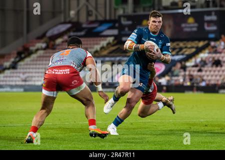 Josh McGuire #13 von Warrington Wolves macht eine Pause beim Spiel der Betfred Super League Runde 13 Leigh Leopards gegen Warrington Wolves im Leigh Sports Village, Leigh, Großbritannien, 26. Mai 2023 (Foto von Craig Thomas/News Images) Stockfoto