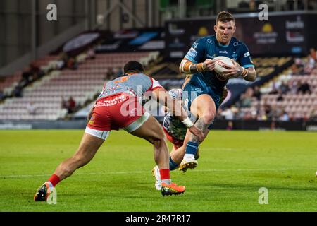 Josh McGuire #13 von Warrington Wolves macht eine Pause beim Spiel der Betfred Super League Runde 13 Leigh Leopards gegen Warrington Wolves im Leigh Sports Village, Leigh, Großbritannien, 26. Mai 2023 (Foto von Craig Thomas/News Images) Stockfoto