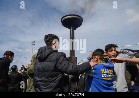 Diyarbakir, Türkei. 21. März 2023. Kinder, die während der Feier spielten. Während der Feier. Die traditionelle Zeremonie für den Beginn des "neuen Jahres" nach der persischen Tradition, die von den Kurden geteilt wird, wurde in Diyarbakir, in der Südtürkei, gefeiert. Während der Zeremonie, im Vorfeld der für den 14. Mai 2023 anberaumten Präsidentschafts- und Parlamentswahlen, nahmen Mitglieder der pro-kurdischen Parteien HPD, der Yesil Sol Party und Anhänger anderer Oppositionsparteien an der Veranstaltung Teil. (Credit Image: © Valeria Ferraro/SOPA Images via ZUMA Press Wire) NUR ZUR REDAKTIONELLEN VERWENDUNG! Nicht für Stockfoto