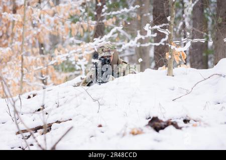 USA Soldaten bei Charlie Company, 1-112. Infanterie-Regiment, 56. Stryker Brigade-Kampfteam, 28. Infanterie-Division Übungs-Team-Bewegungstechniken. Stockfoto