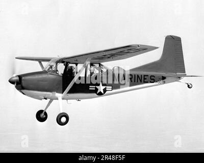 U.S. Marine Corps Cessna OE-2 Jagdhund im Flug Stockfoto