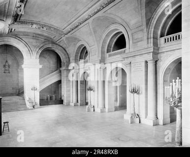 Haupteingangshalle, New York Public Library, c.between 1910 und 1920. Stockfoto