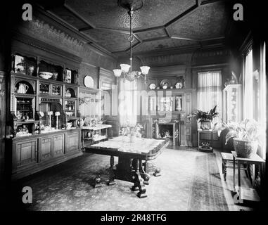 Wohnsitz von Mrs. H.C. Parke, Esszimmer, Detroit, Michigan, zwischen 1900 und 1910. Stockfoto