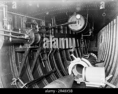 Zerstörer, Torpedoröhre, zwischen 1882 und 1901. Stockfoto