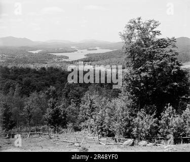 Lower Saranac Lake vom Mount Pisgah, Adirondack Mtns., N.Y., zwischen 1900 und 1910. Stockfoto