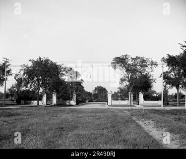 Eintritt zu Detroit, Woodward Avenue und E. Boston Boulevard, Detroit, Michigan, zwischen 1900 und 1910. Stockfoto