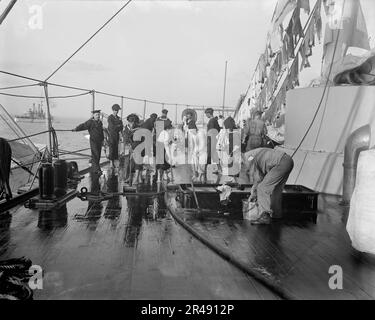 U.S.S. New York, wird abgeräumt, zwischen 1893 und 1901. Stockfoto