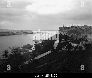 Cabanas, La Punta, und Hafenmündung, Havanna, zwischen 1880 und 1901. Stockfoto