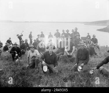 Jungs der 71. N.Y. am Montauk Point, nach der Rückkehr von Kuba, 1898 oder 1899. Stockfoto