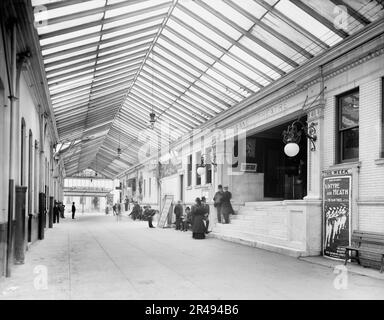 Arcade of Crescent und Tulane Theatres, New Orleans, La., c1906. Stockfoto
