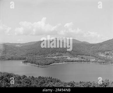 Great Squam aus Shepard Hill, Asquam (d. h. Squam) Lake, N.H., zwischen 1900 Uhr und 1906 Uhr. Stockfoto