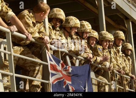 US Navy Coalition Forces an Bord der British Royal Fleet Auxiliary, Landing Ship Logistic RFA Sir Galahad (L 3005) Stockfoto