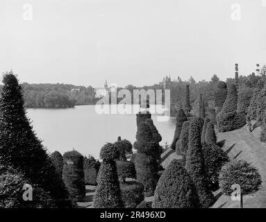 Lake Waban aus Hunnewell's Gardens, Wellesley, c1900. Stockfoto