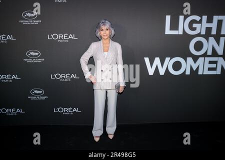 Antibes, Frankreich. 26. Mai 2023. CANNES - MAI 26: Jane Fonda über den Lights on Women Award von L'Oréal Paris Red Carpet während des 76. Cannes Filmfestivals am 26. Mai 2023 im Cap-Eden-Roc in Antibes, Frankreich. (Foto: Lyvans Boolaky/ÙPtertainment/Sipa USA) Guthaben: SIPA USA/Alamy Live News Stockfoto