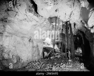 Das Innere der Höhle, El Abra, Mexiko, zwischen 1880 und 1897. Stockfoto