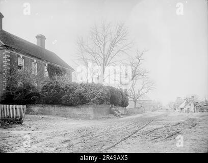 Nelson House (d. h. York Hall) und Blick auf die Straße, Yorktown, Virginia, c1903. Stockfoto