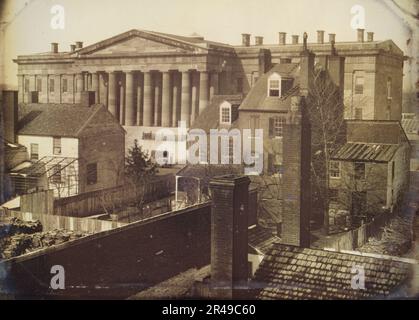 United States Patent Office, Washington, D.C., mit der Fassade der F Street, möglicherweise aus der oberen Etage des General Post Office, ca. 1846. Stockfoto