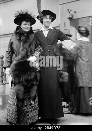 Milholland, Inez, Suffragette - Center, mit Mrs. O.H.P. Belmont, 1913. Stockfoto