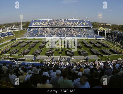 US Navy, die USA Die Marineakademie-Brigade der Seeschiffsmänner steht während der Eröffnungszeremonien in Formation Stockfoto