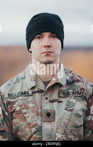 USA Nicholas Belluomini ist Soldat des Jahres nominiert von Charlie Company, 1-112. Infanterie-Regiment, 56. Stryker-Brigade-Kampfteam. Der Wettbewerb „Soldier of the Year“ würdigt ausgewählte Soldaten für ihre Professionalität und Exzellenz. Die Gewinner auf Brigadeebene treten dann beim Best Warrior Competition der Pennsylvania National Guard an. Stockfoto