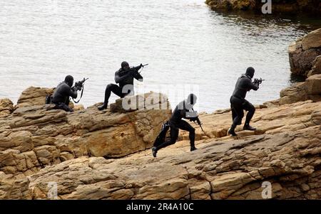 DIE SEALS der US Navy üben während einer Trainingsübung über den Beach Evolution Stockfoto