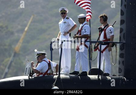 US Navy das nuklearbetriebene U-Boot USS Portsmouth (SSN 707) und ihre Crew, das in Los Angeles mit schnellen Attacken aufwartet, begeben sich auf ihrer letzten Kreuzfahrt auf See Stockfoto