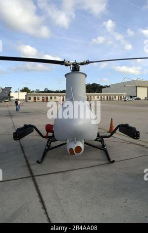 US Navy Ein Northrop Grumman RQ-8B Fire Scout Vertical Take-Off and Landing Tactical Unmanned Aerial Vehicle (VTUAV) System befindet sich als statische Anzeige an der 2004 Naval Air Station Oceana Air S. Stockfoto