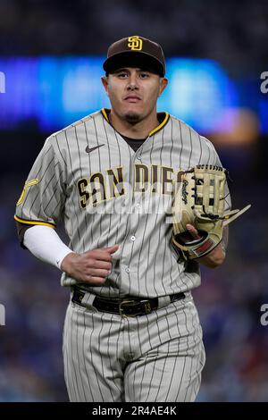 San Diego Padres, dritter Baseman Manny Machado (13) joggt zwischen den Innings während eines regulären MLB-Saisonspiels zwischen den Los Angeles Dodgers vom Feld Stockfoto