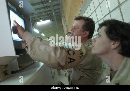 ÜBERLEBENSAUSRÜSTUNG der US Navy-Crew Stockfoto