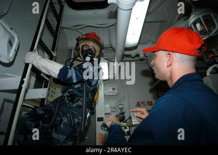 US Navy Hull Technician 1. Klassenfragen Inport Emergency Team (DIÄT) Investigator Storekeeper 3. Class Stockfoto