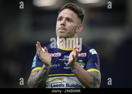 Richie Myler #1 von Leeds Rhinos klatscht in die Hände und applaudiert den Fans in Vollzeit nach dem Spiel der Betfred Super League Runde 13 Leeds Rhinos vs St Helens im Headingley Stadium, Leeds, Großbritannien, 26. Mai 2023 (Foto von James Heaton/News Images) in Leeds, Großbritannien, am 5./26. Mai 2023. (Foto: James Heaton/News Images/Sipa USA) Stockfoto