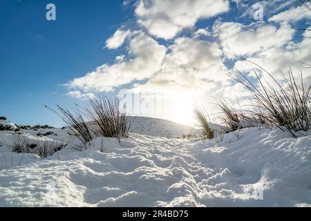 Glenveagh Nationalpark bedeckt mit Schnee, County Donegal - Irland. Stockfoto