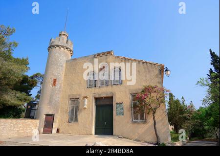 Abbey Saint Michel de Frigolet, La Montagnette, Bouches-du-Rhone, Provence-Alpes-Cote d'Azur, Südfrankreich, Benediktinerkloster Stockfoto