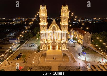 Sonnenuntergang in der Kirche Song Vinh, Provinz Ba Ria Vung Tau, Vietnam. Foto aufgenommen am 2023. April Stockfoto