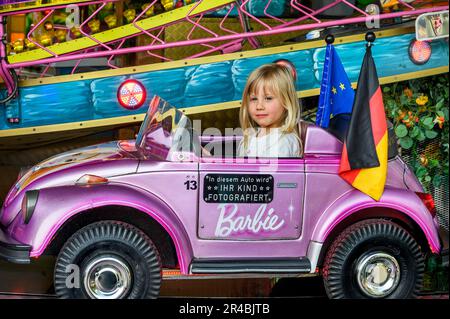 Kinderkarussell, Fahrrad, Aufstiegsmarkt, Kempten, Allgaeu, Bayern, Deutschland Stockfoto