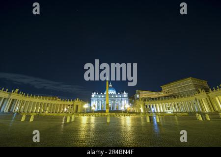 Petersdom Kathedrale, Vatikanstadt, nachts, Rom, Italien Stockfoto