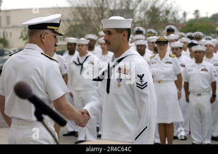 US Navy Hospital Corpsman 2. Class wurde mit der Silver Star Medaille ausgezeichnet. Stockfoto