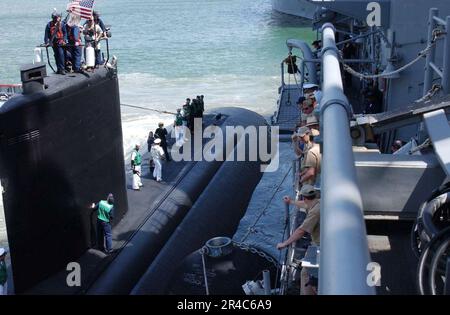 US Navy Fast Attack U-Boot USS Hampton SSN 767 trifft in Port Everglades ein, um die USA-Flottenwoche in Südflorida zu unterstützen. Stockfoto