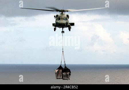 US Navy ein SH-60F Seahawk Hubschrauber, der der zugeteilt wurde. Stockfoto