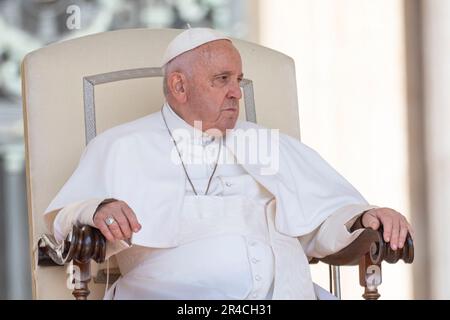 Vatikanstadt, Vatikan. 24. Mai 2023. Papst Franziskus leitet sein traditionelles Mittwoch-Publikum. Kredit: SOPA Images Limited/Alamy Live News Stockfoto