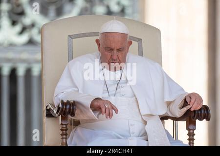 Vatikanstadt, Vatikan. 24. Mai 2023. Papst Franziskus leitet sein traditionelles Mittwoch-Publikum. Kredit: SOPA Images Limited/Alamy Live News Stockfoto