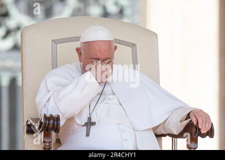 Vatikanstadt, Vatikan. 24. Mai 2023. Papst Franziskus leitet sein traditionelles Mittwoch-Publikum. (Foto: Stefano Costantino/SOPA Images/Sipa USA) Guthaben: SIPA USA/Alamy Live News Stockfoto