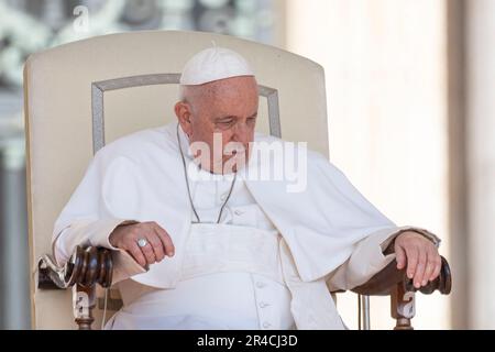 Vatikanstadt, Vatikan. 24. Mai 2023. Papst Franziskus leitet sein traditionelles Mittwoch-Publikum. (Foto: Stefano Costantino/SOPA Images/Sipa USA) Guthaben: SIPA USA/Alamy Live News Stockfoto