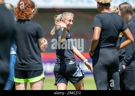 Crawley, Großbritannien. 27. Mai 2023. Teambesuche während des FA Barclays Women's Super League-Spiels zwischen Brighton & Hove Albion und Leicester City im Broadfield Stadium Credit: Ryan Asman/Alamy Live News Stockfoto