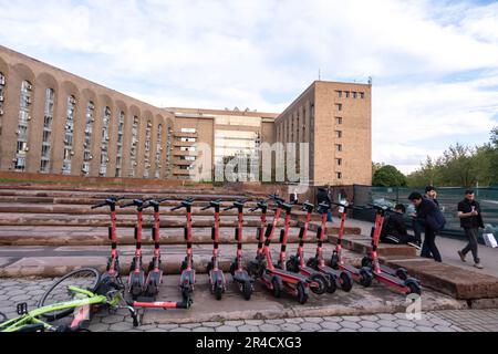 Roller-Reihe in Armenien, Eriwan, U-Bahn-Station Republic Square, Stockfoto