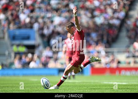 Twickenham Stadium, London, Großbritannien. 27. Mai 2023. Englisches Premiership-Rugby-Finale, Sale Sharks gegen Saracens; George Ford von Sale Sharks erreicht in 7. Minute ein Elfmetertor für 3-3 Punkte: Action Plus Sports/Alamy Live News Stockfoto