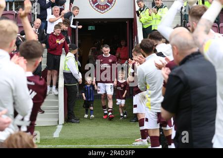 Tynecastle Park. 27. Mai 2023 Cinch-Premiership. Das Herz von Midlothian gegen Hibernian. Michael Smith verabschiedet sich nach seinem letzten Auftritt nach über 200 Spielen von den Herzen (Kredit: David Mollison/Alamy Live News) Stockfoto